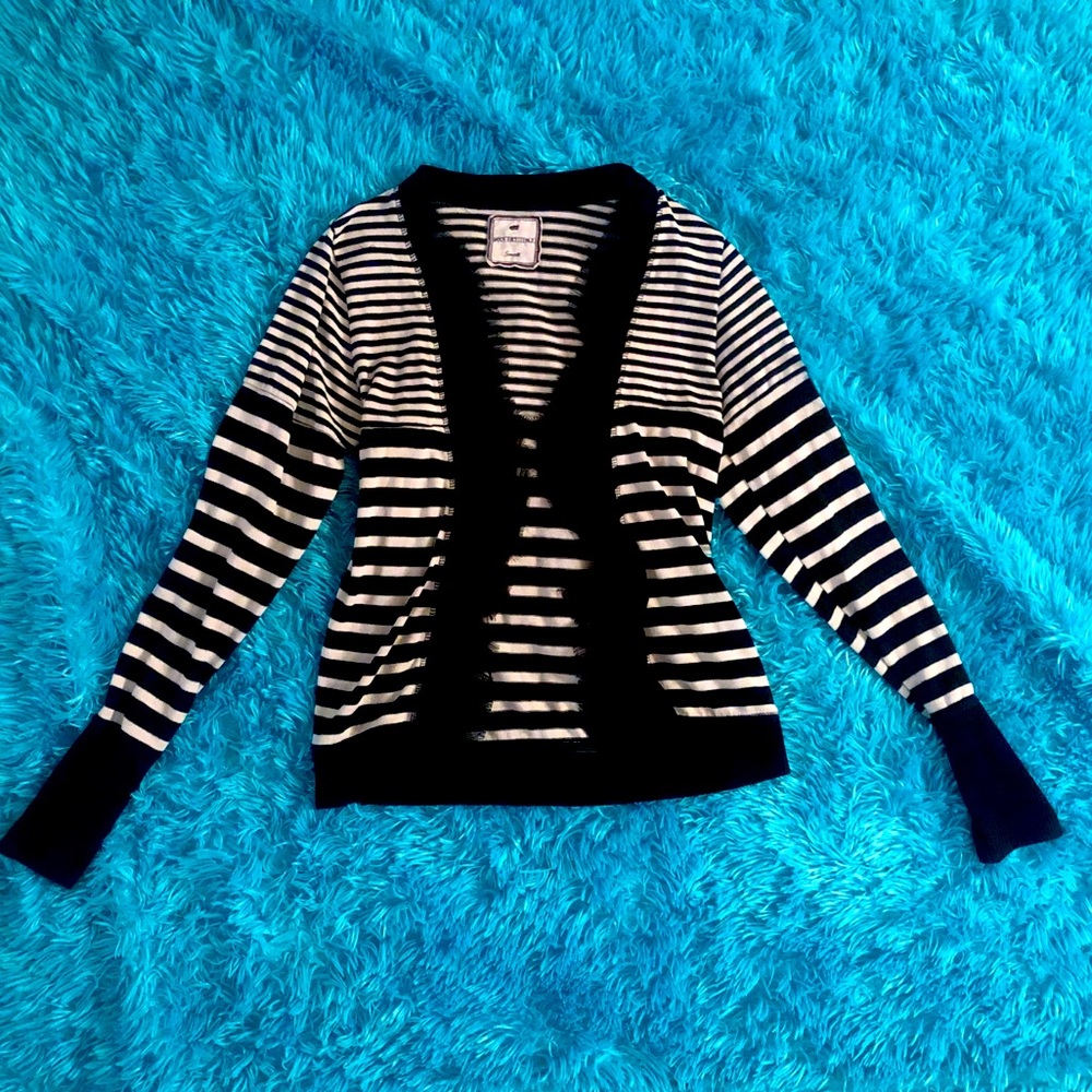 Black and white striped cardigan🖤